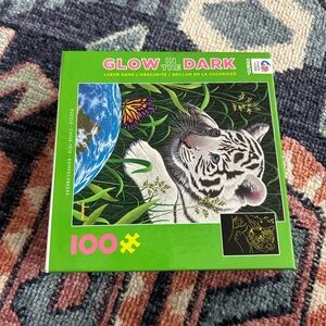Glow in the Dark Puzzle - Green- 100 piece